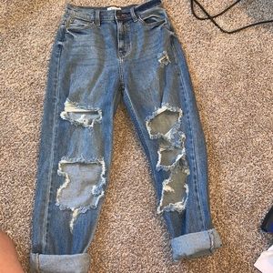 Mom or boyfriend jeans